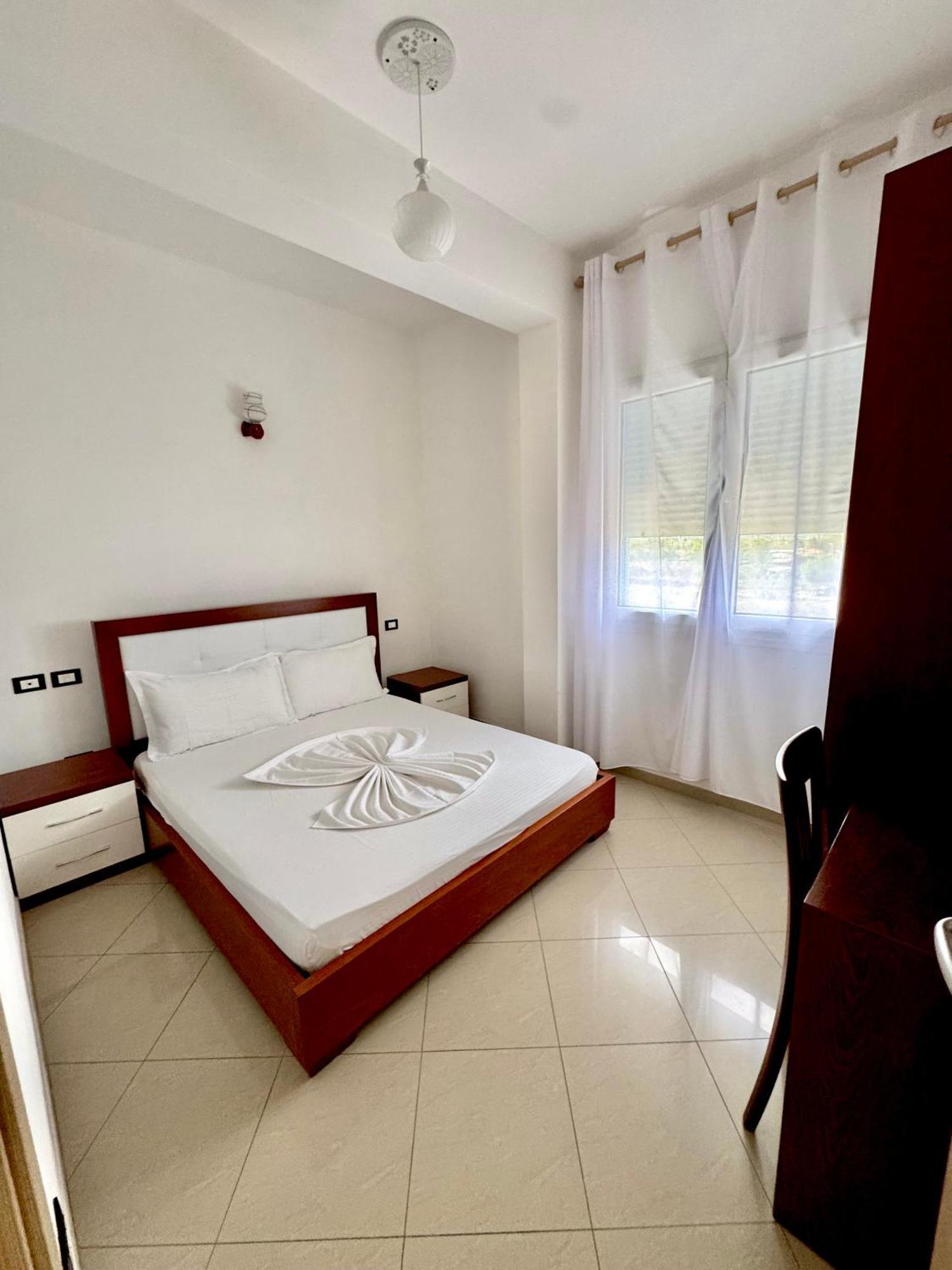 Blue Paradise Hotel Orikum Buitenkant foto